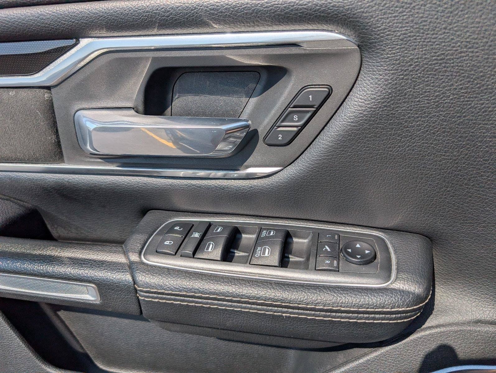 Used 2020 RAM 1500 Laramie w/ Sport Appearance Package AWD/4WD image 18