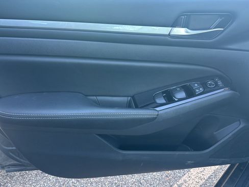 Used 2025 Nissan Altima 2.5 SL image 10