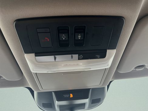 Used 2024 Nissan Rogue SV w/ SV Premium Package image 21