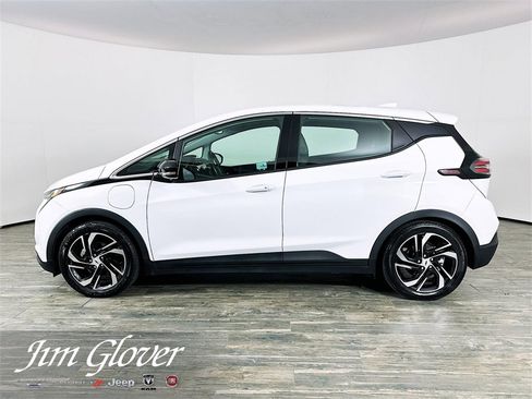 Used 2023 Chevrolet Bolt LT w/ Infotainment Package image 9