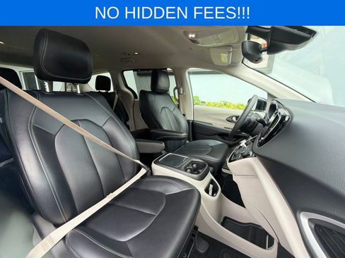 Used 2024 Chrysler Pacifica Touring-L FWD image 27