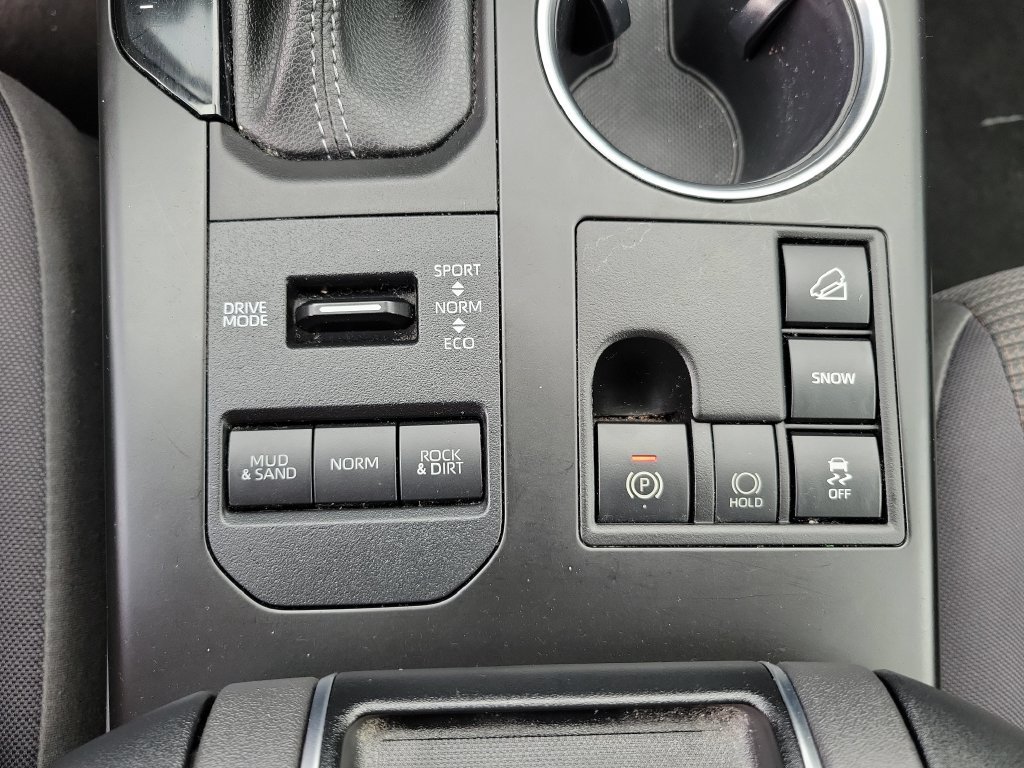 Used 2023 Toyota Highlander LE AWD/4WD image 23