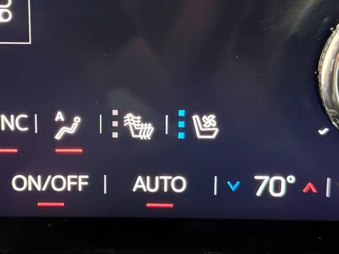 Used 2026 GMC Yukon XL Denali w/ Advanced Technology Package AWD/4WD image 31