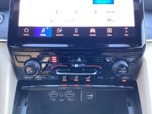 New 2025 Jeep Grand Cherokee L Limited w/ Black Appearance Package AWD/4WD image 41