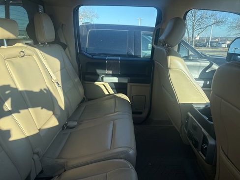 Used 2019 Ford F250 Lariat w/ Chrome Package image 4