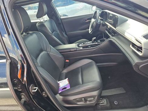 Used 2024 Toyota Crown Limited image 8