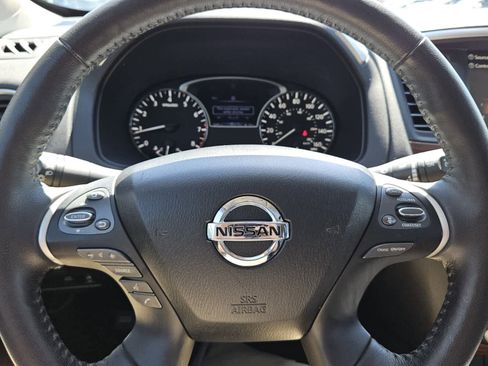 Used 2020 Nissan Pathfinder Platinum image 11
