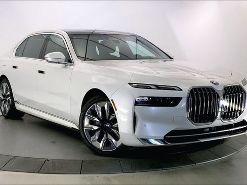 Certified 2023 BMW i7 xDrive60 AWD/4WD image 33