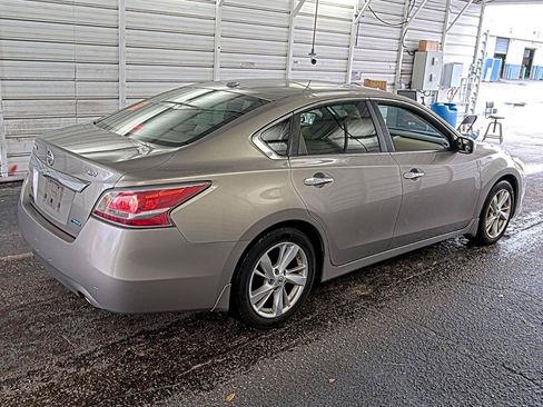 Used 2014 Nissan Altima 2.5 SV FWD image 2