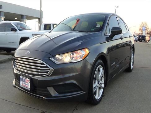 Used 2018 Ford Fusion S image 2