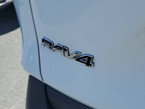 Used 2019 Toyota RAV4 XLE w/ Convenience Package AWD/4WD image 8