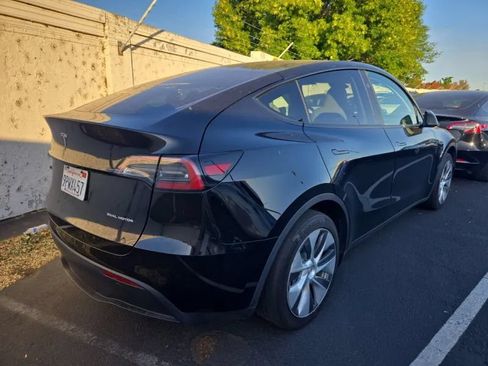 Used 2024 Tesla Model Y Long Range AWD/4WD image 10