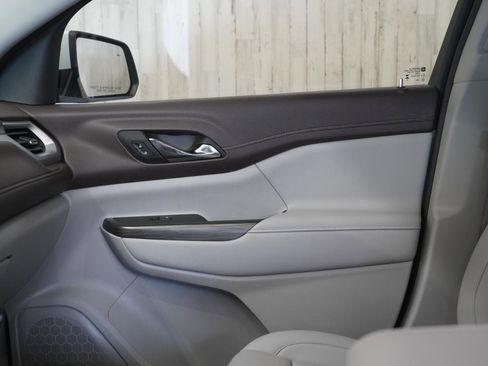 Used 2023 GMC Acadia SLT FWD image 32