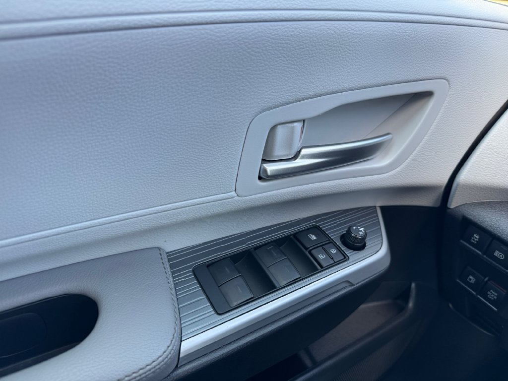 Certified 2025 Toyota Sienna XLE AWD/4WD image 11