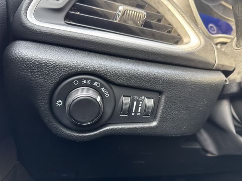 New 2026 Chrysler Voyager LX image 17