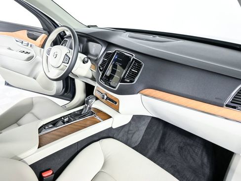 Certified 2022 Volvo XC90 T5 Momentum w/ Advanced Package image 25