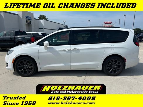 Used 2019 Chrysler Pacifica Touring-L Plus w/ S Appearance Package FWD image 1
