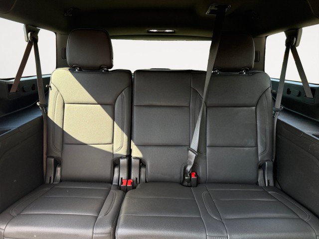 Used 2022 Chevrolet Suburban Z71 w/ Luxury Package AWD/4WD image 15