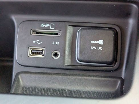 Used 2016 Jeep Cherokee Latitude w/ Comfort/Convenience Group FWD image 23