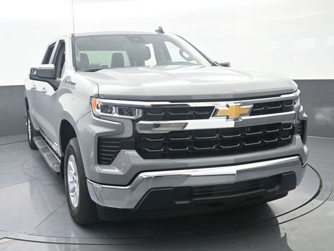Used 2024 Chevrolet Silverado 1500 LT RWD image 9