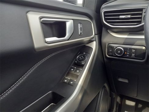 Used 2023 Ford Explorer XLT w/ Equipment Group 202A image 28