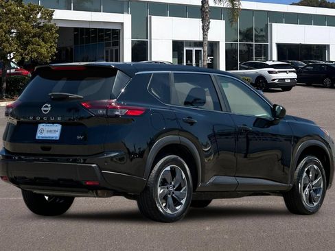 Used 2024 Nissan Rogue SV FWD image 3