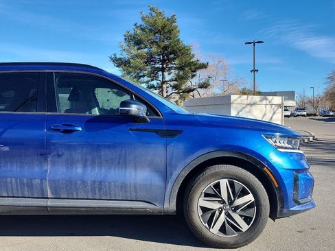 Used 2021 Kia Sorento S w/ Panoramic Sunroof Package image 4