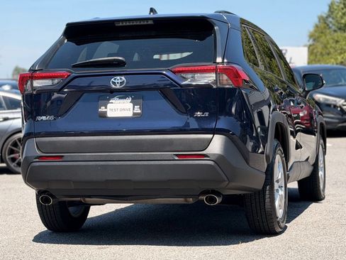 Used 2019 Toyota RAV4 XLE FWD image 5