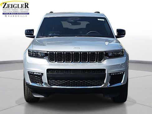 New 2025 Jeep Grand Cherokee L Limited w/ Trailer Tow Package image 2