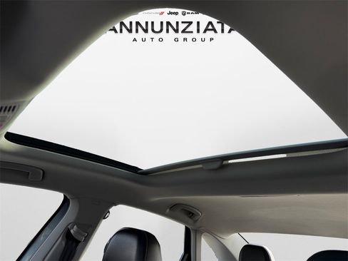 Used 2025 Volkswagen Jetta SE image 30