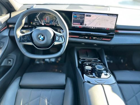 Certified 2025 BMW 530i xDrive image 10