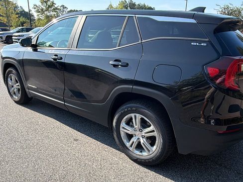 Used 2024 GMC Terrain SLE AWD/4WD image 10