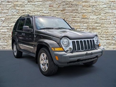 Used 2005 Jeep Liberty Limited AWD/4WD image 2