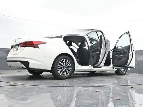 Used 2025 Nissan Altima 2.5 SV image 71