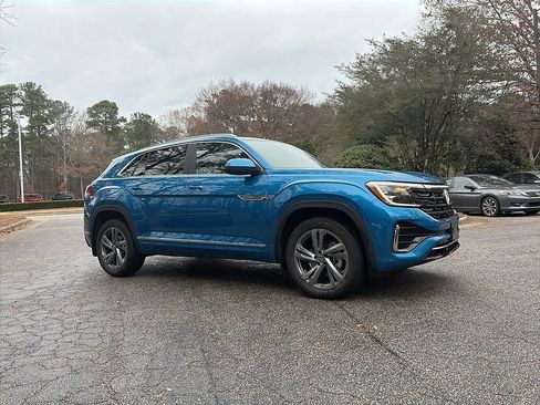 Used 2024 Volkswagen Atlas Cross Sport SEL R-Line image 3