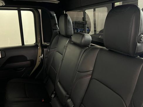 New 2025 Jeep Gladiator Rubicon image 20