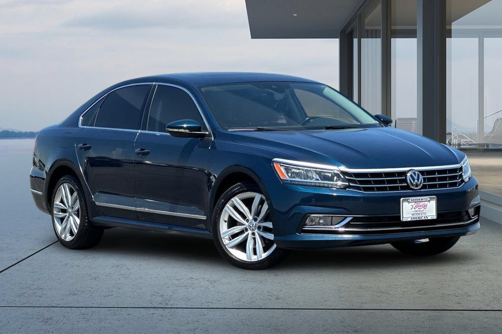 Used 2018 Volkswagen Passat 3.6 SEL Premium FWD image 2