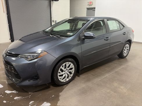 Used 2018 Toyota Corolla LE image 6