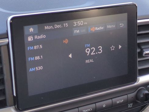 Used 2025 Hyundai Venue SEL image 13