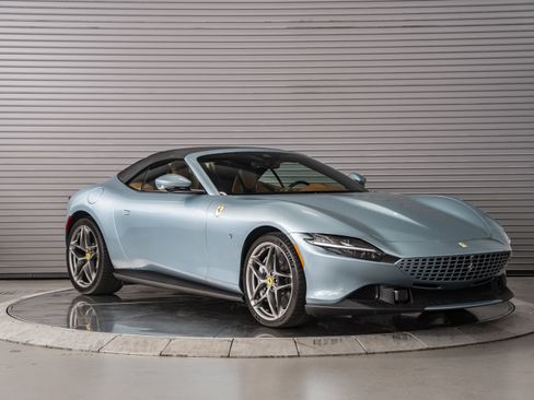 Used 2025 Ferrari Roma Spider RWD image 12