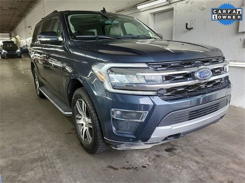 Used 2023 Ford Expedition Limited image 3
