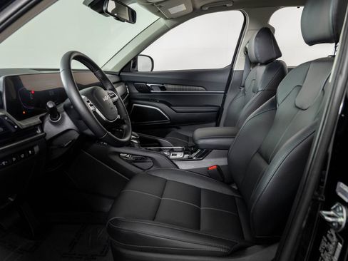 Used 2024 Kia Telluride EX w/ EX Captain's Chair Package AWD/4WD image 14