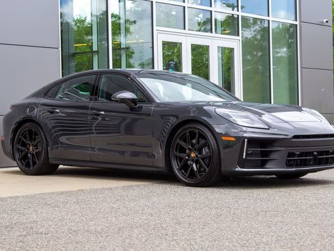 Used 2026 Porsche Panamera image 3