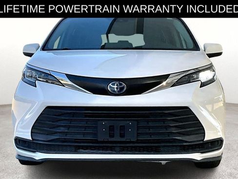 Used 2022 Toyota Sienna LE image 5