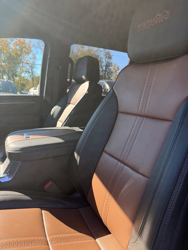 Used 2025 Chevrolet Silverado 2500 High Country w/ High Country Premium Package AWD/4WD image 11