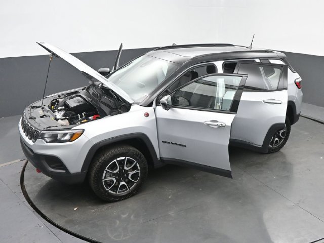 Used 2024 Jeep Compass Trailhawk w/ Sun and Sound Group AWD/4WD image 63