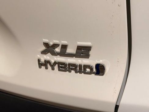 Used 2020 Toyota RAV4 XLE w/ XLE Grade Weather Package AWD/4WD image 7