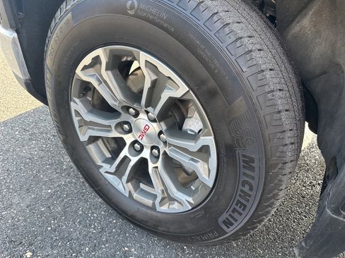 Used 2025 GMC Sierra 1500 SLT image 8