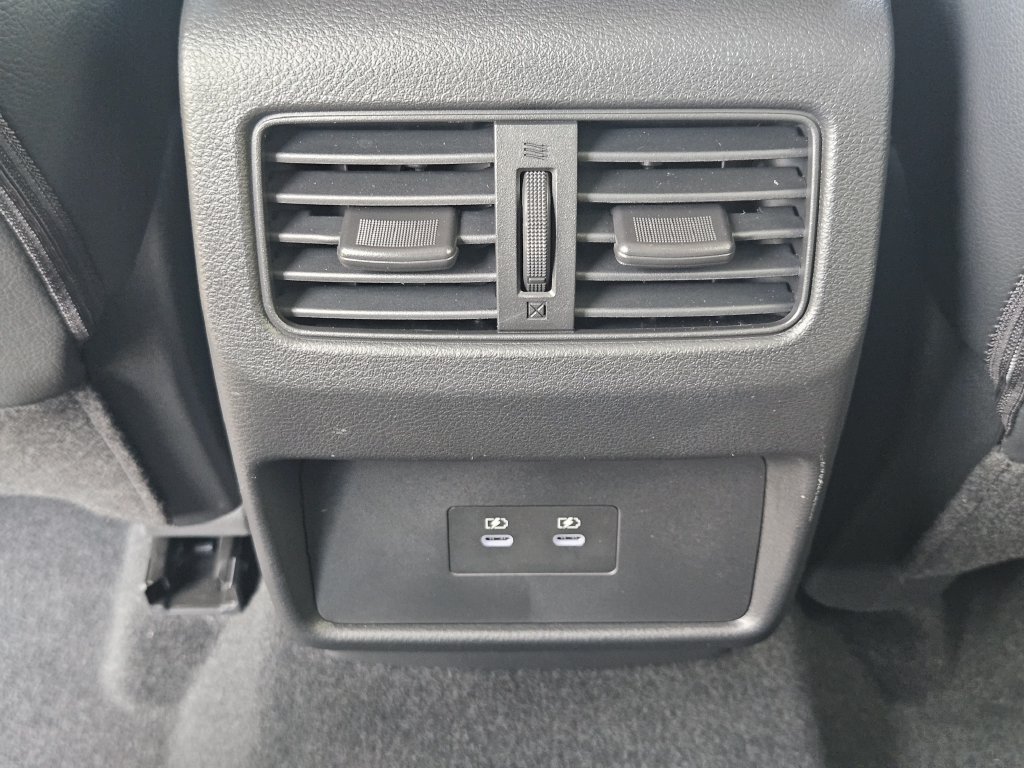 Used 2025 Nissan Rogue SL AWD/4WD image 31
