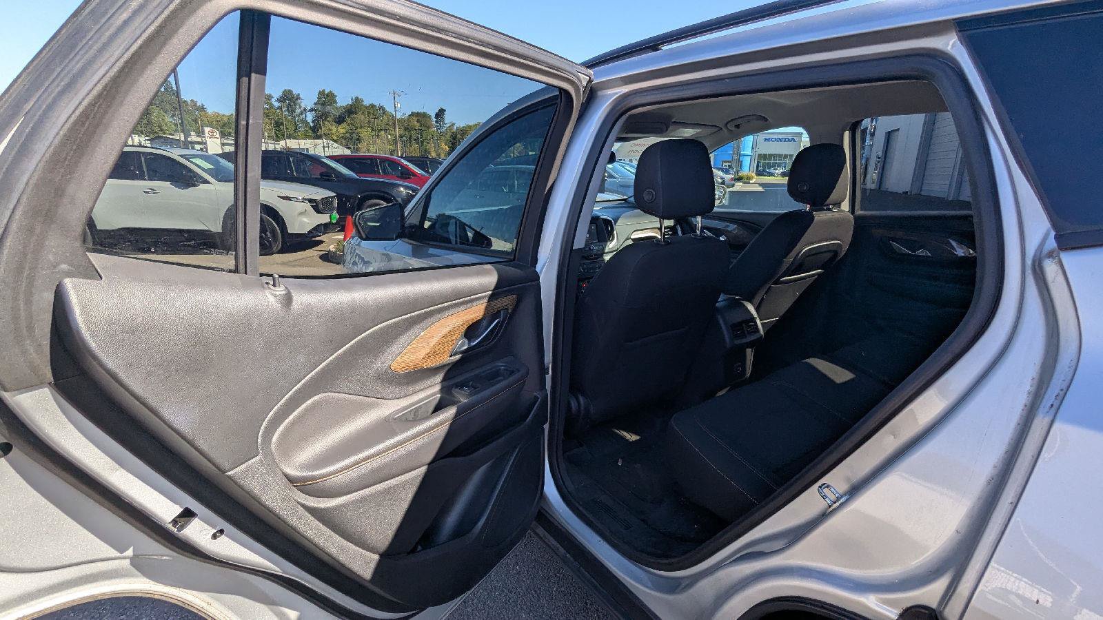 Used 2021 GMC Terrain SLE w/ Elevation Edition AWD/4WD image 11